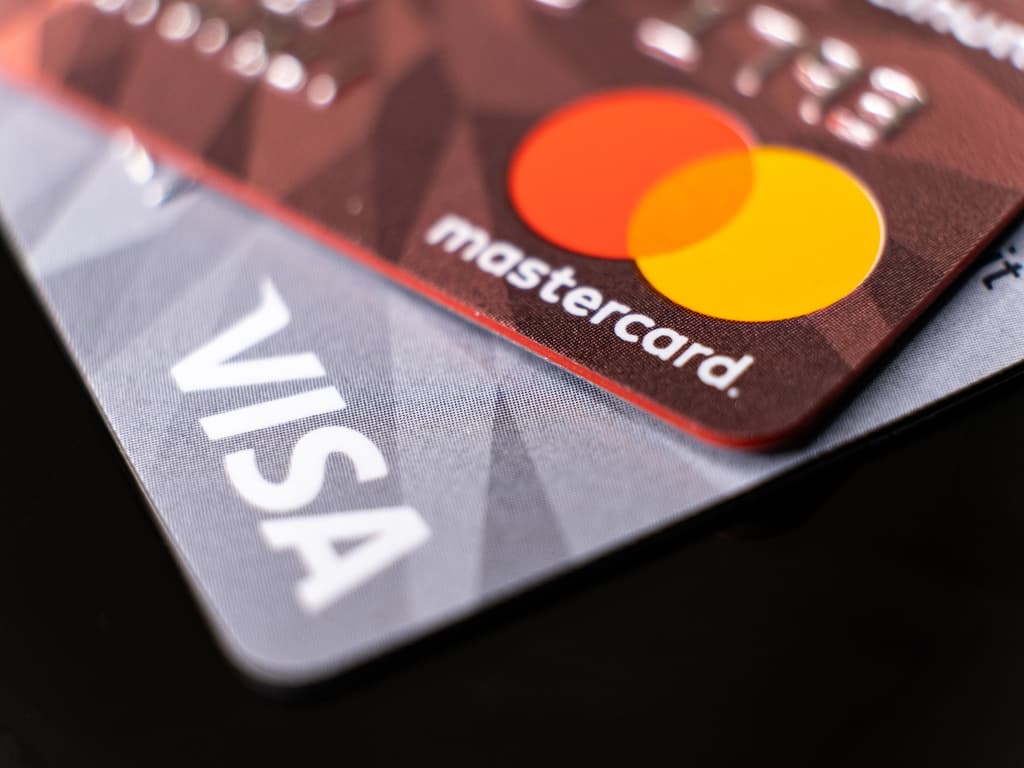 How To Use a Visa Gift Card - 10 Most Popular Ways